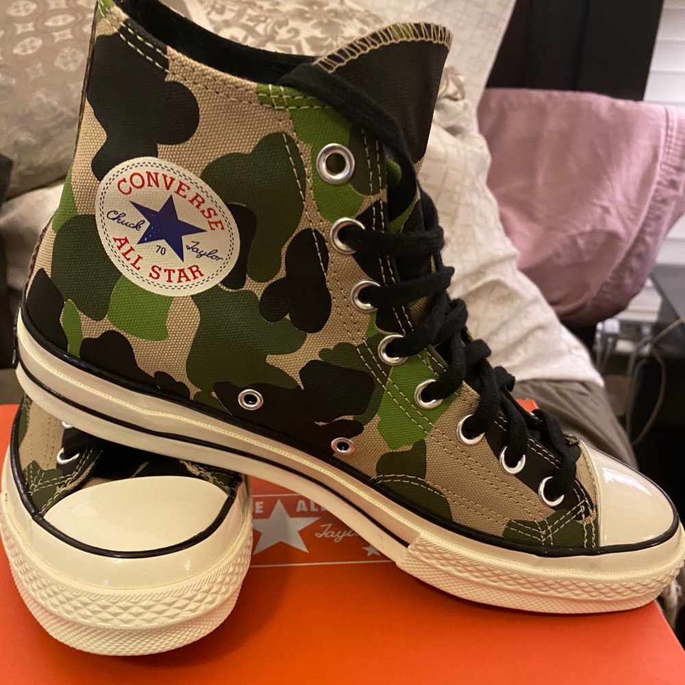 New converse- Men’s size 8 /women’s size 10